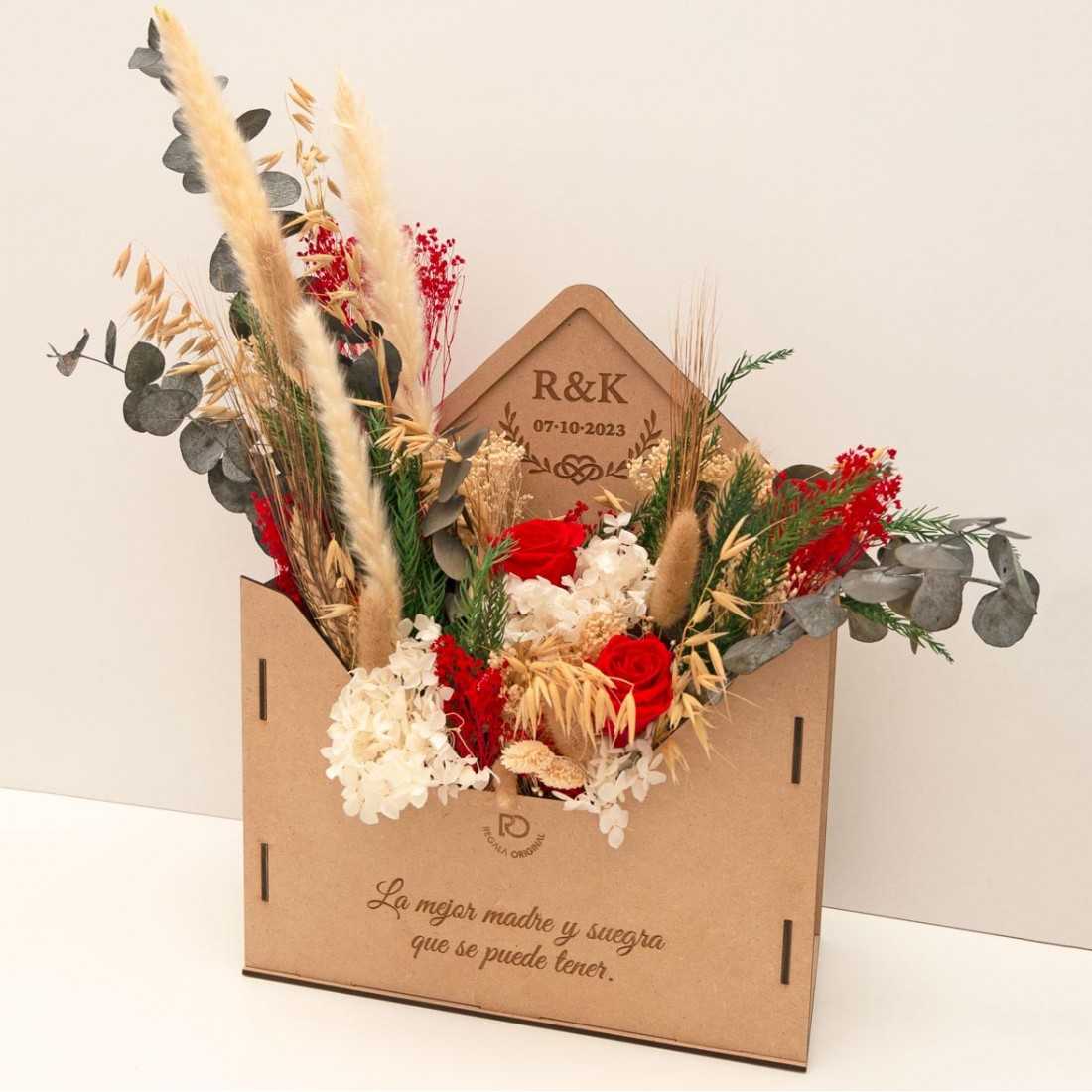https://regalaoriginal.com/1361-thickbox_default/regalo-madre-y-suegra-boda-caja-sobre-con-flores-personalizada.jpg